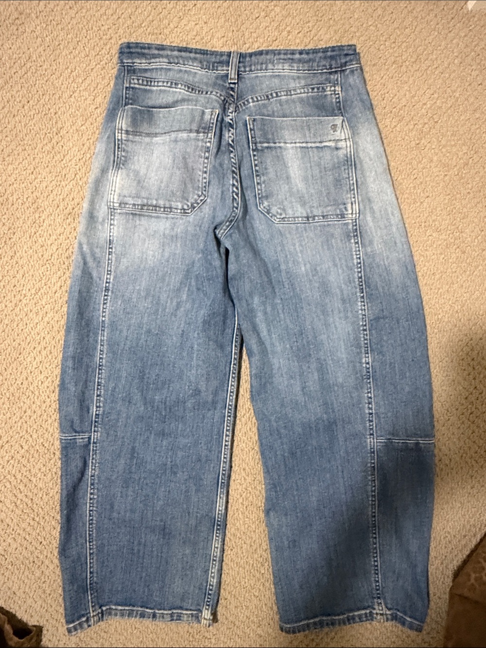 Pilcro Kenna Mid Rise Barrel Jeans in Medium Blue Wash - 23 - Picture 4 of 11